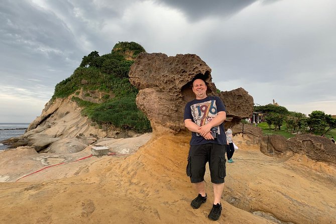 Keelung Shore Excursion: Yehliu Geopark, Jiufen, Houton Cat Village Private Tour - Booking Information