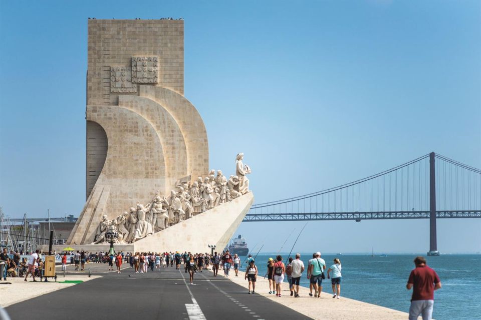 Lisbon: Cristo Rei, Belém, Aqueduct, and LxFactory Van Tour - Meeting Point