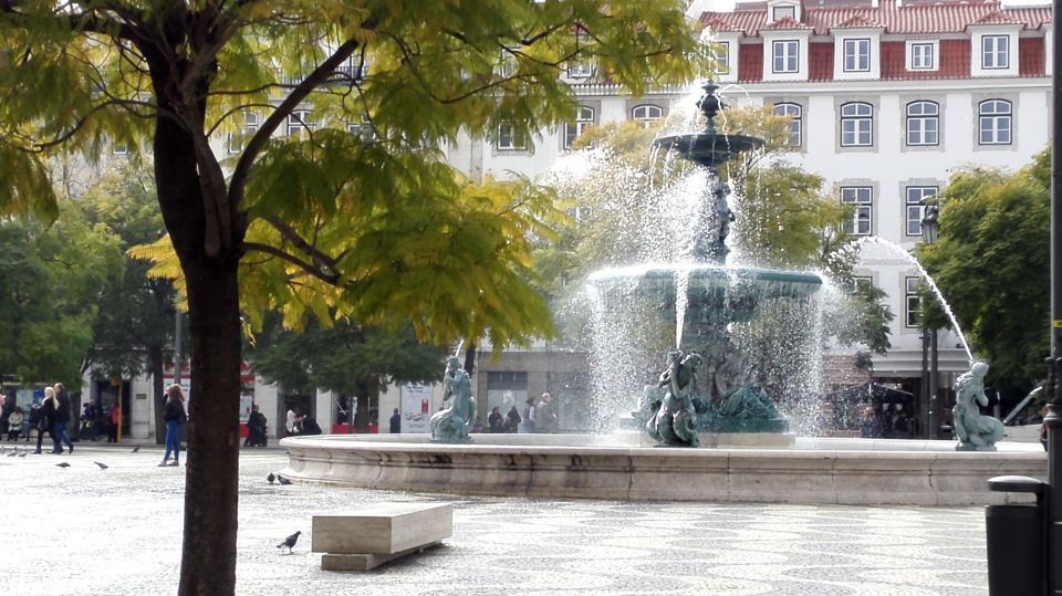 Lisbon: Layover Tour With Airport Pickup and Drop-Off - Explorers Monument and Belem Tower