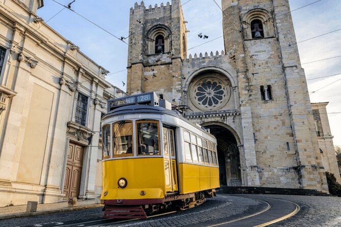 Lisbon Private Driver and Customizable Tour - Radius and Distance Limits