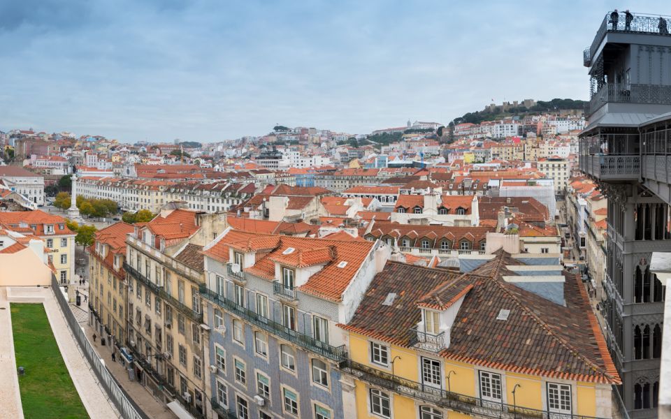 Lisbon: Private Kid-Friendly City Tour With São Jorge Castle - Engaging Guides Entertaining Narratives