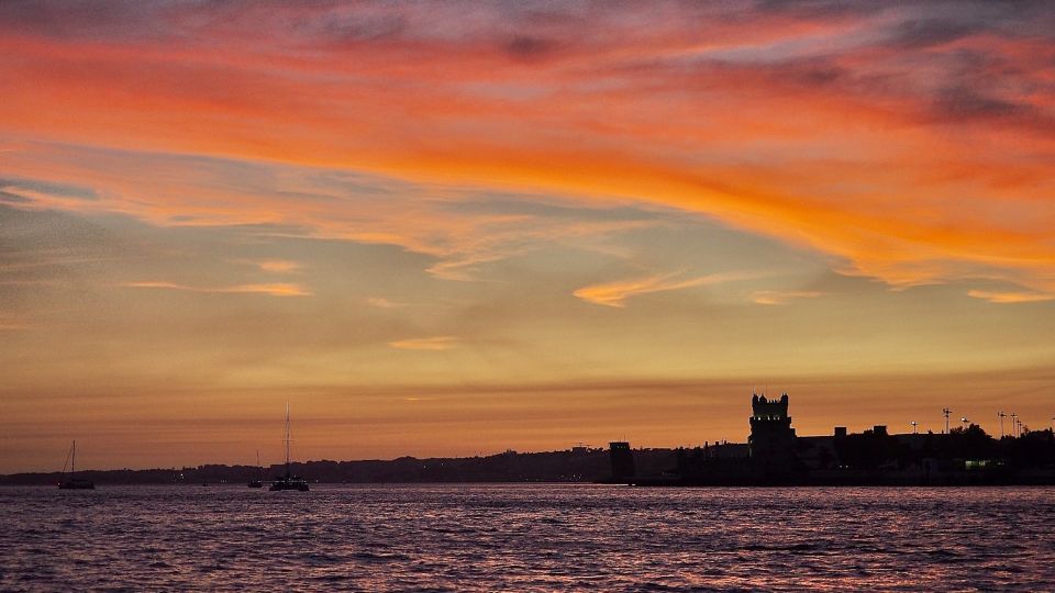 Lisbon: Private Sunset Sailing on the Tagus River - Cultural Experience