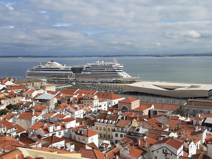 Lisbon: Private Tuk-Tuk Tour for 2 Hours - Best Photography Spots