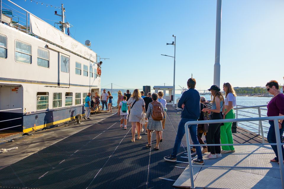 Lisbon: Tagus River Boat Tour With One Drink Included - Customer Reviews and Ratings