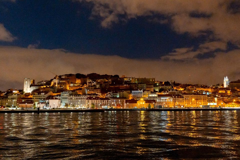 Lisbon: Tagus River New Years River Boat Cruise - Meeting Point