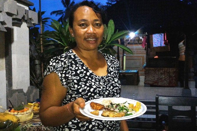 Local Market Tour and Traditional Balinese Cooking Class With a Family in Ubud - Personalized, Private Experience
