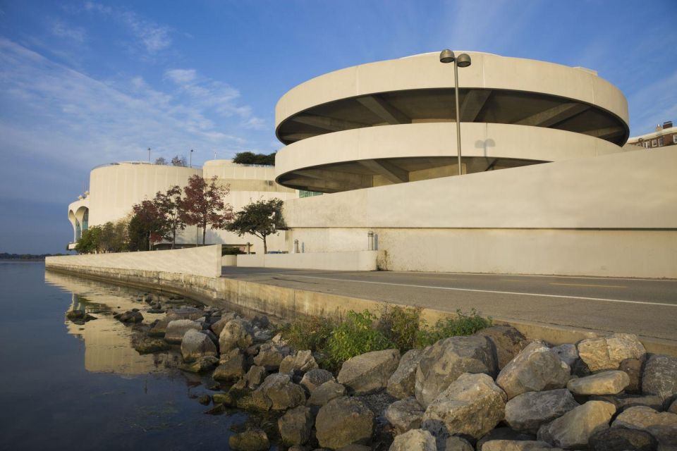 Madison: Must-Sees and Must-Eats In-App Audio Tour (ENG) - Capitol Squares Historical Significance