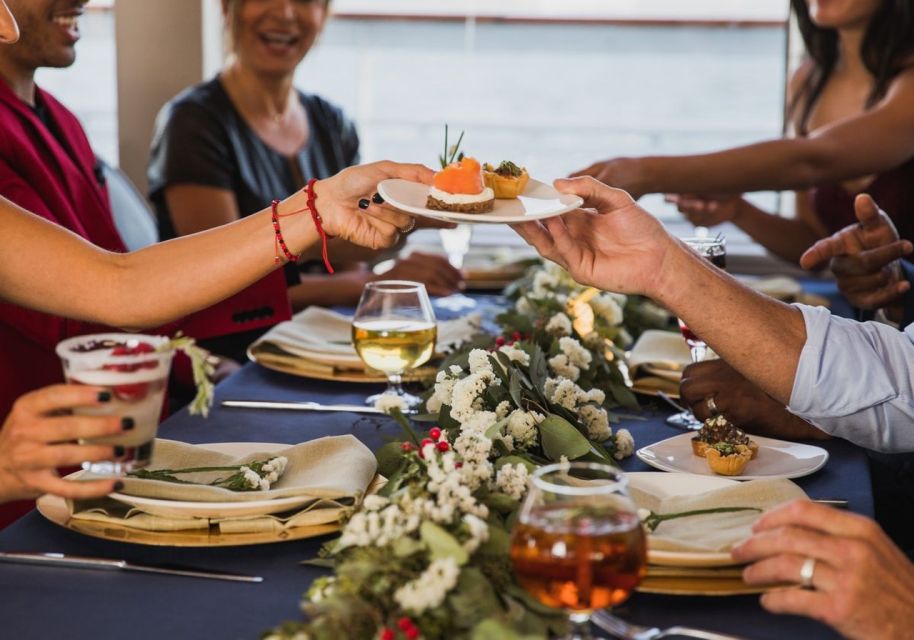 Marina Del Rey: Christmas Day Buffet Brunch or Dinner Cruise - Festive Holiday Ambiance