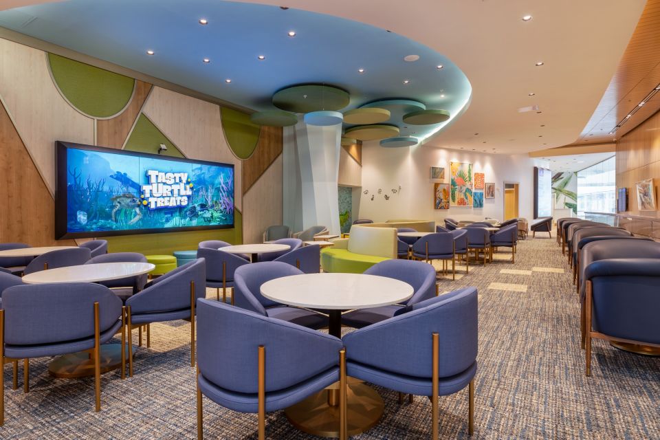 MCO Orlando International Airport: Plaza Premium Lounge - Shower Facilities and Availability