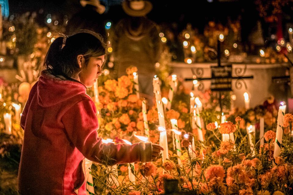 Mexico City: Day of the Dead, Legends & Ghosts Mystery Tour - Casa De Los Azulejos Vibrant History