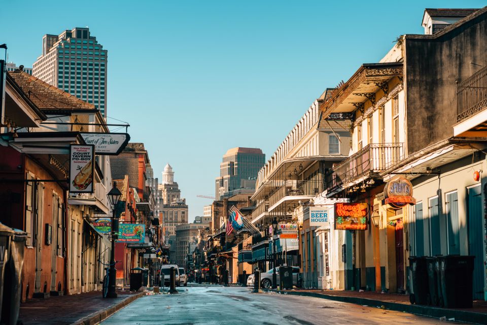 New Orleans: French Quarter Photo Shoot and Walking Tour - Group Size and Pairing