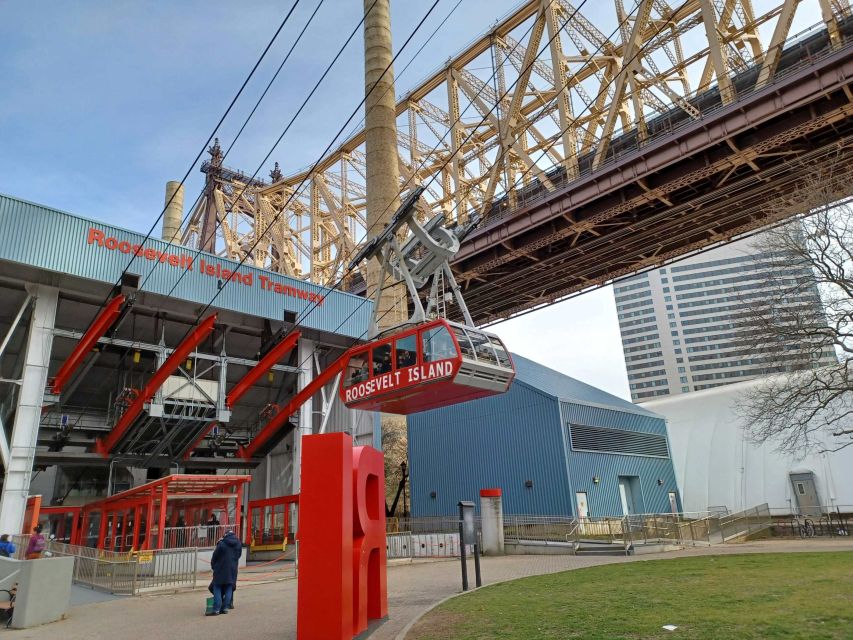 New York City: Roosevelt Island Walking Tour With Tram Ride - Architectural Landmarks on the Island