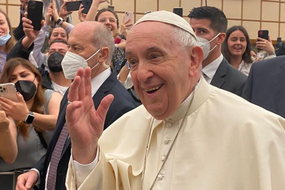 Newlywed Couples' Blessing During Pope Francis' Audience - Pricing and Availability Information