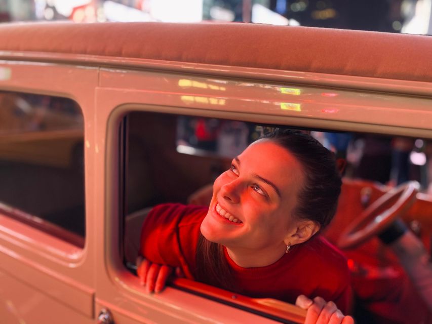 NYC: Vintage Car Night Tour - Unique Perspectives of Manhattan Skyline