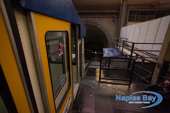 Panoramic Historical Walking Tour of Naples: Rich and Poor Areas - Navigating the Funicular