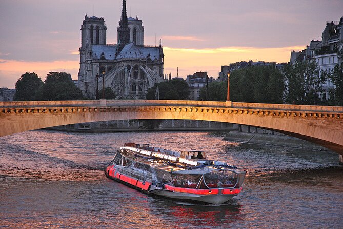 Paris Seine River Dinner Cruise With Live Music by Bateaux Mouches - Dinner Cruise Experience