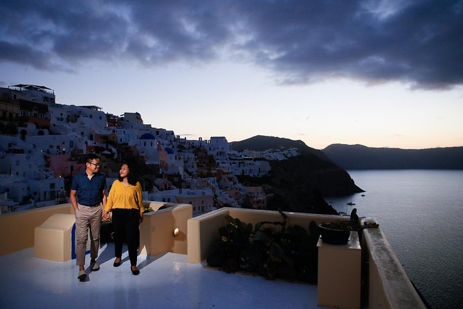 Personal Travel and Vacation Photographer Tour in Santorini - Stunning Backdrops