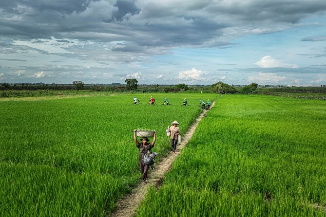 Phnom Penh Bike & Boat Sunset Tour - Group Size and Accessibility