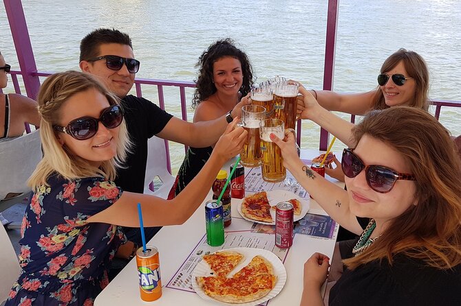 Pizza & Beer Downtown Budapest Cruise - Music and Ambiance