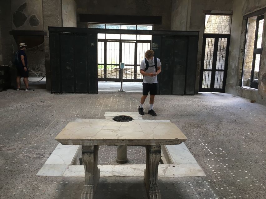 Pompeii and Herculaneum: Guided Tour With an Archaeologist - Lunch Break and Free Time