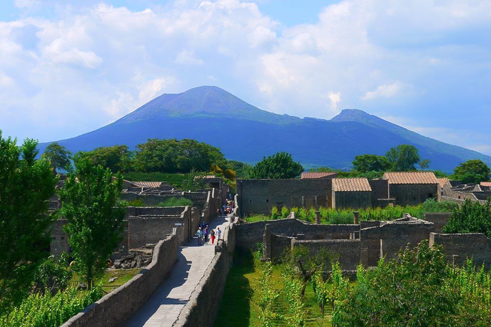 Pompeii and Vesuvius Full-Day Tour From Amalfi Coast - Cameo and Coral Factory