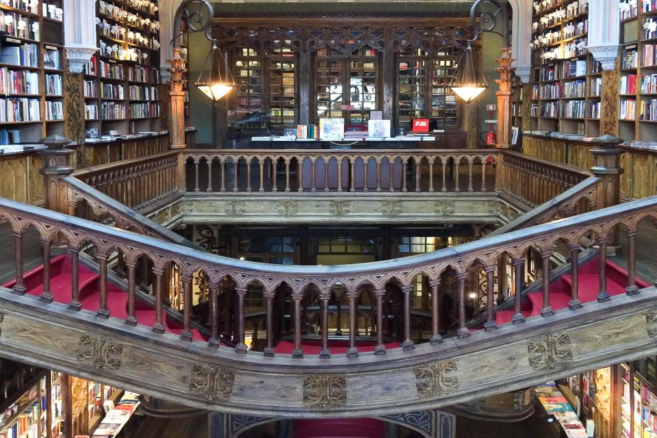 Porto: Guided Walking Tour and Lello Bookshop - Lello Bookshop Visit