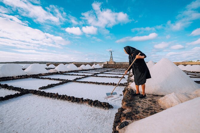 Private and Guided Tour to the Salinas De Janubio With Tasting - Accessibility and Participation