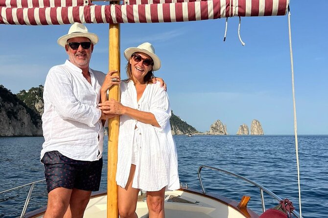 Private Island of Capri Boat Tour for Couples - Boat Capacity and Availability