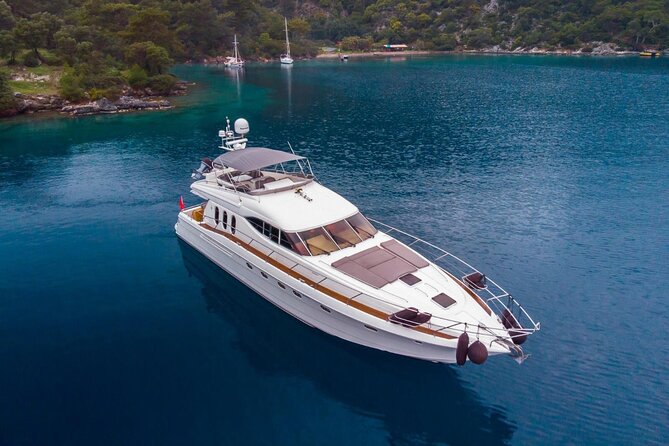 Private Luxury Yacht Cruise on Bosphorus - Ideal for Couples, Families, and Friends