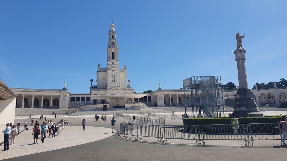 Private Tour From Porto to Fatima & Coimbra With Lunch - Logistics and Meeting Points