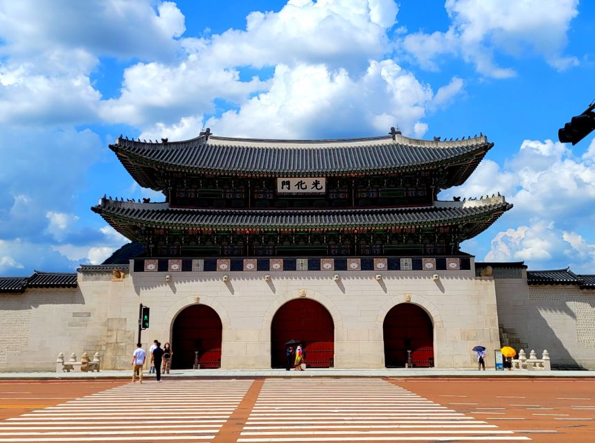 Seoul: Gyeongbokgung Palace, Jogyesa Temple, and the Blue House (Cheongwadae) - Learning Korean Language and Culture