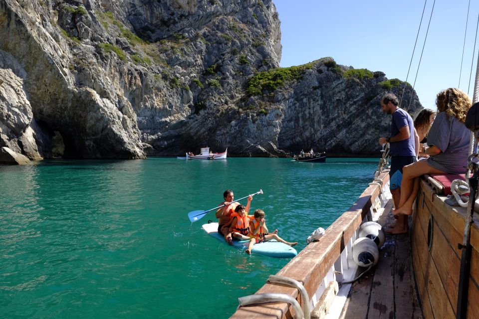 Sesimbra Cliffs: 1943 Traditional Boat Tour - Meeting Point and Directions