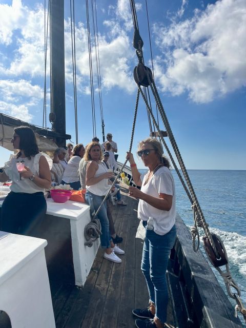 Sesimbra: Cliffs, Bays & Beaches Aboard a Traditional Boat - Included Amenities and Activities