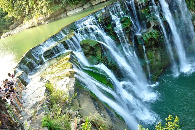 Small-Group Tour: Jiufen, Yehliu Geopark, and Shifen From Taipei - Explore Taiwans Northeast Coast
