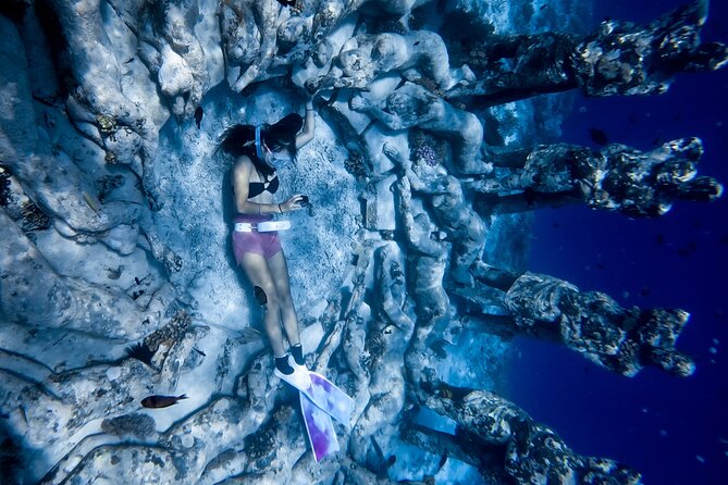 Snorkeling With Turtle and Statue in Gilis - Exploring the Gili Islands