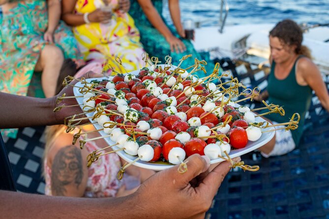 Sunset Sailing Cruise With Premium Drinks and Bites - Special Considerations for Guests