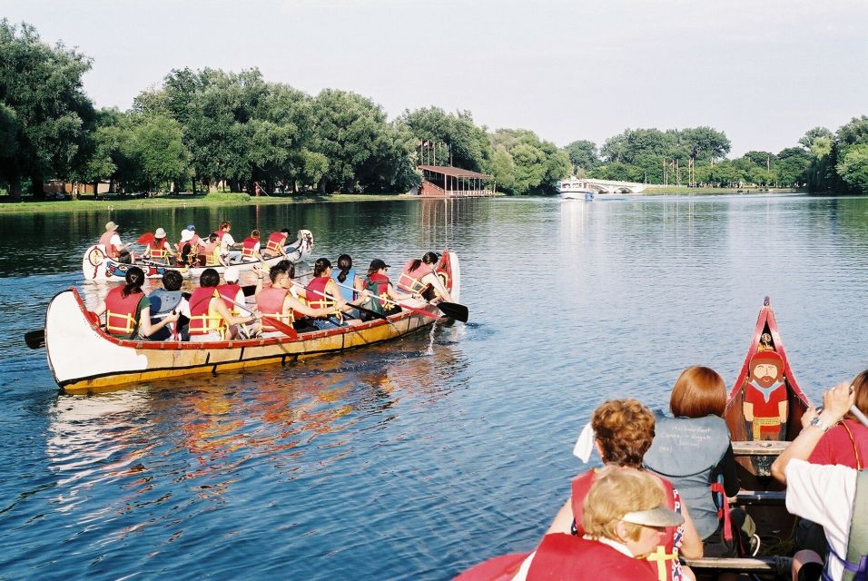 Toronto: Fall Foliage Canoe Tour of the Toronto Islands - Iconic Views of Torontos Skyline