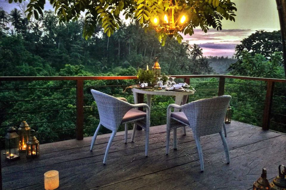 Ubud: Romantic Dinner on a Forest Tree Deck - Sights and Sounds of the Setting