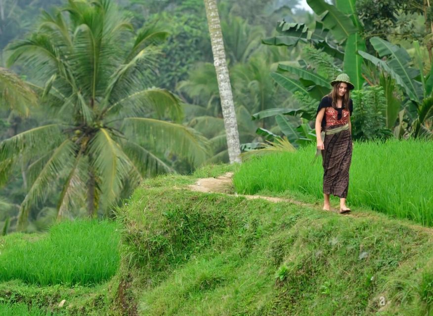 Ubud: Swing, Coffee Plantation, Rice Terrace, and Waterfall - Scenic Lunch at D Alas Warung