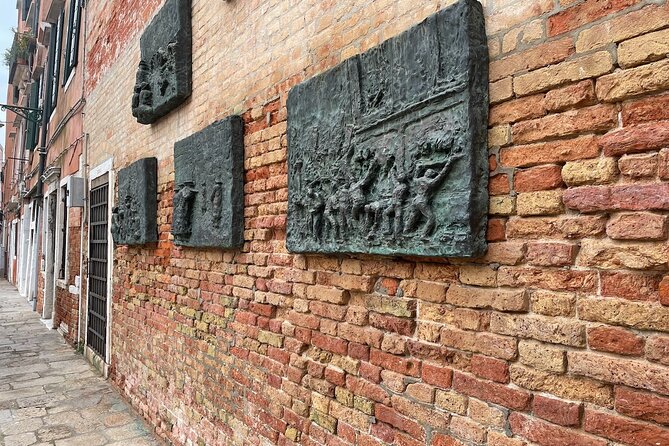 Venice: Jewish Ghetto Walking Tour With Time for Synagogues Tour - Group Size and Intimacy