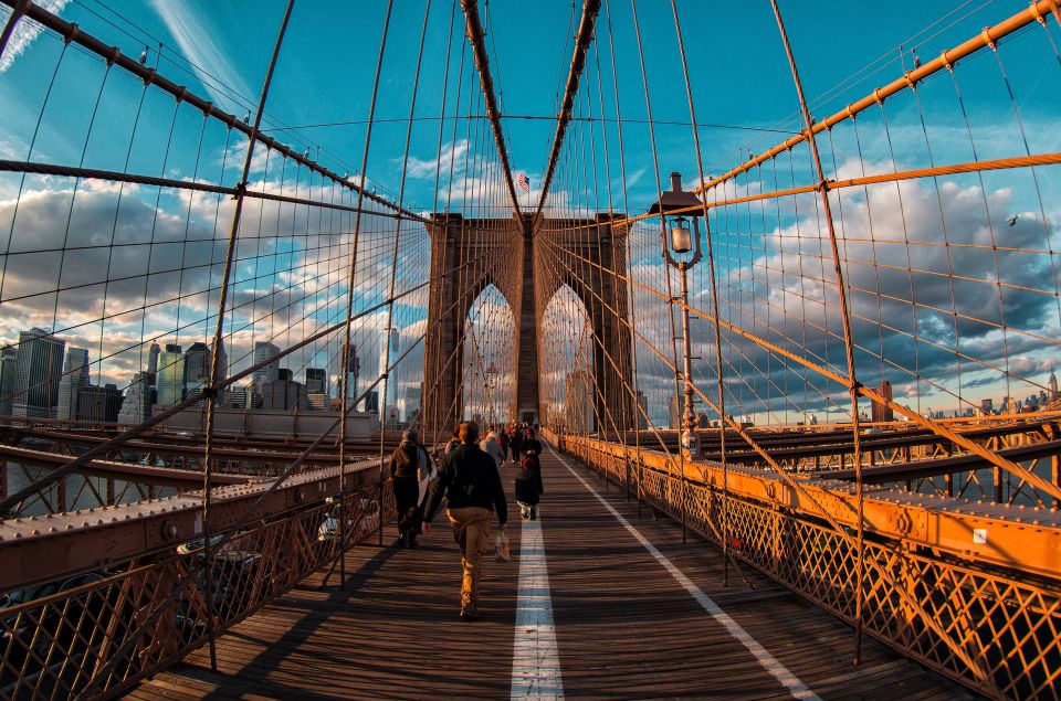 VIP Contrasts in Spanish - Crossing the Brooklyn Bridge