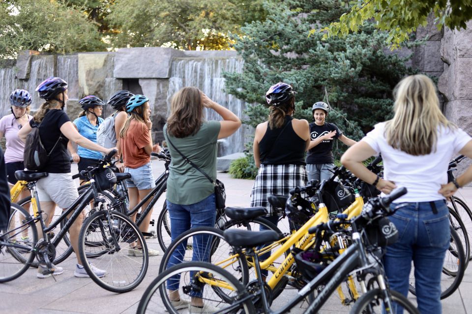 Washington DC: Monuments and Memorials Bike Tour - Discovering Smithsonian Castle