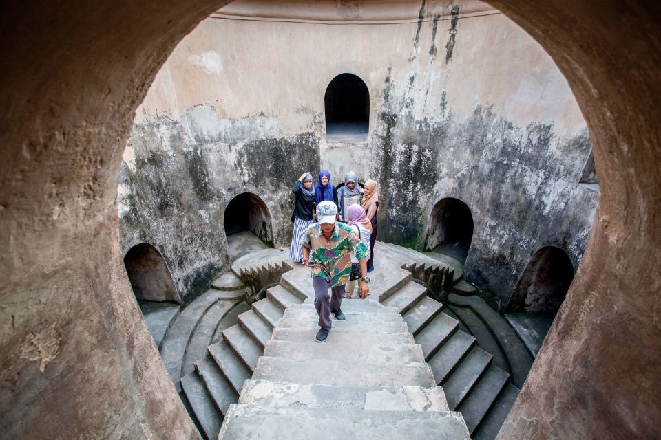 Yogyakarta: Palace, Water Castle & UNESCO Temple Guided Tour - Prambanan Temple Compound