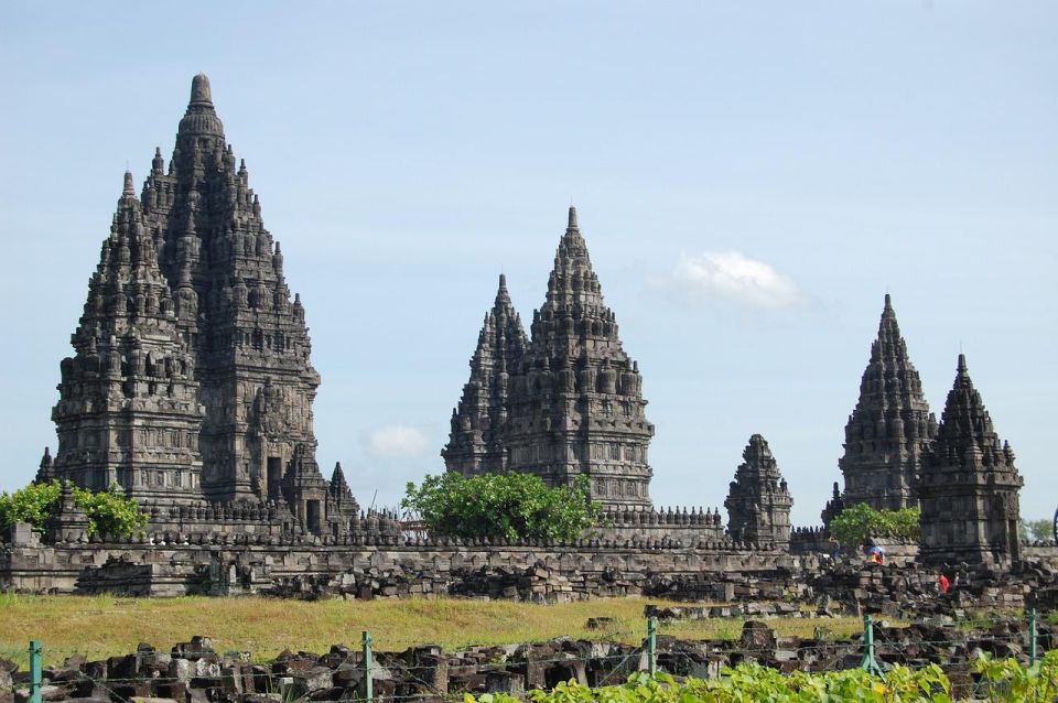 Yogyakarta: Prambanan Trip With Tickets and Borobudur Climb - Examining Prambanan Temple