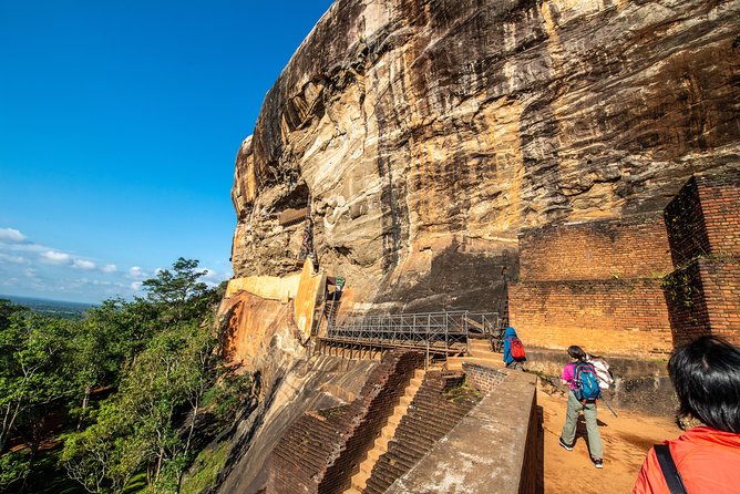 All Inclusive Sigiriya & Dambulla Day Tour From Colombo - Traditional Rice and Curry Lunch