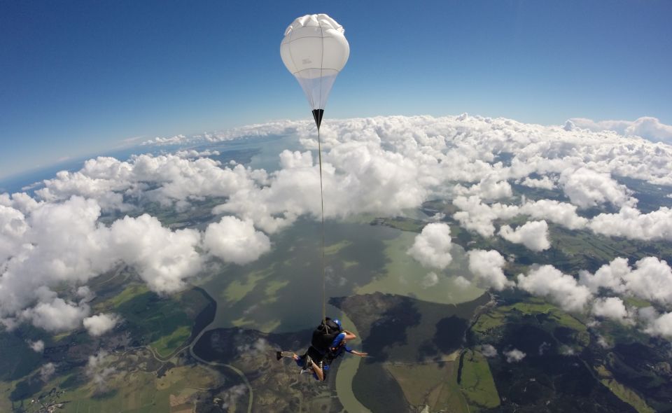 Auckland: 13000, 16000, or 18000-Foot Tandem Skydive - Meeting Point & Directions
