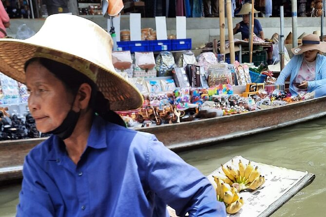 Bangkok: Floating Market and Train With Paddleboat Ride - Train Market Experience