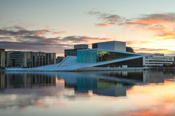 Best of Oslo Guided Walking Tour - Tour Guide Identification