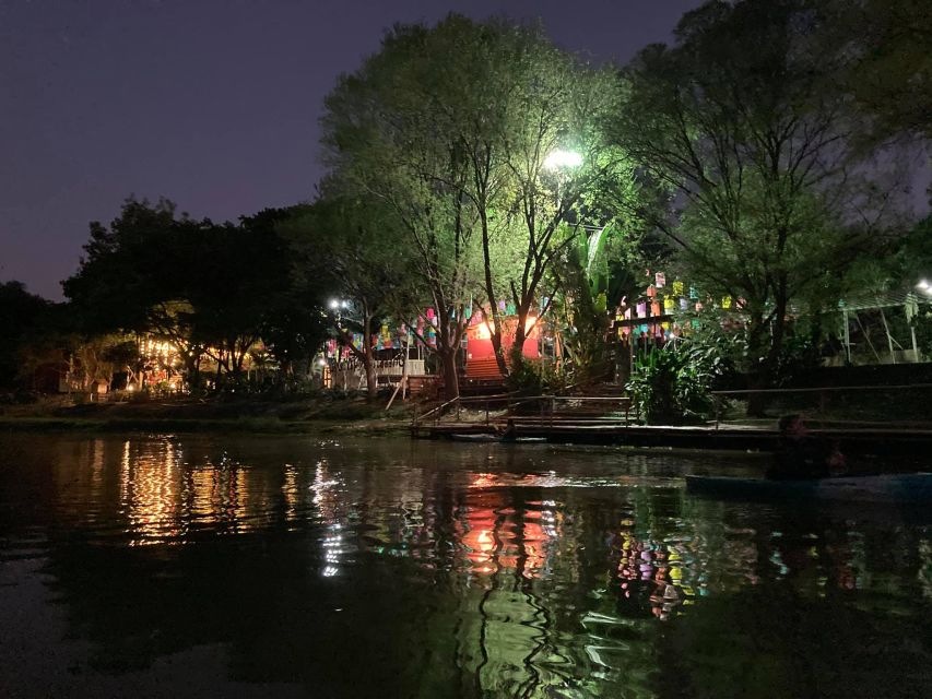 Chiang Mai: Ping River Night Kayaking Into City Center - Admiring Riverbank Mai Yai Trees