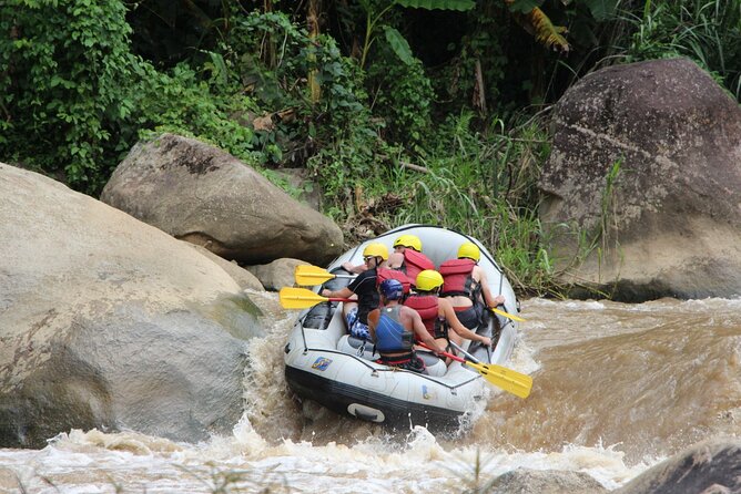 Chiang Mai Rafting in Mae Taeng River With Thai Buffet - Delicious Thai Buffet Meals